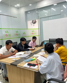 Phòng học và kệ sách Naoki